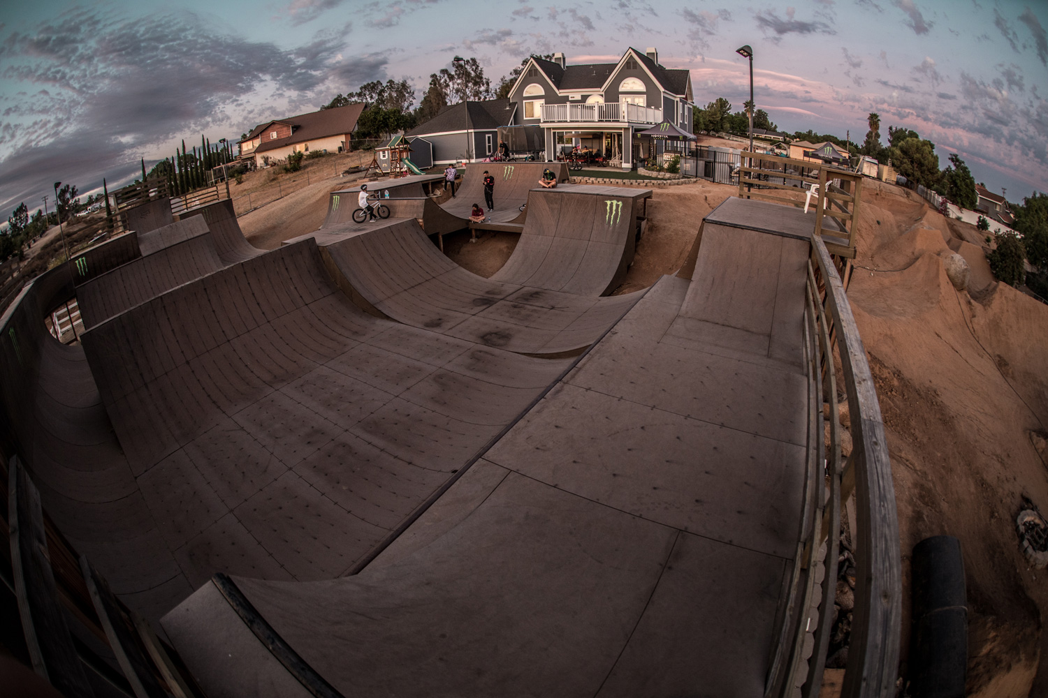 Sponsor Us 日本にもっとbmxで利用できるパークを ストリートライダーの心の中 81bmx